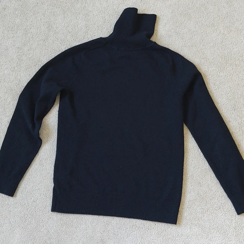 VGUC Quince black cashmere turtleneck sweater - Picture 5 of 5